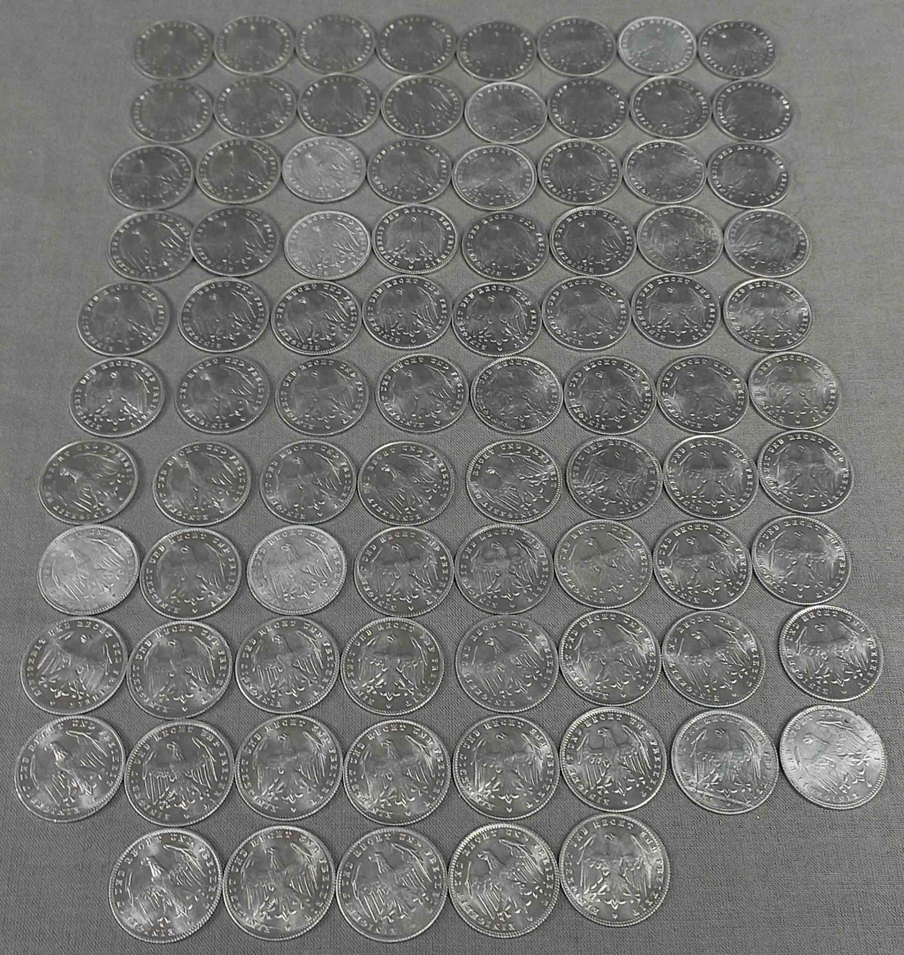 85 Aluminiummünzen. Inflationsgeld 200 Reichsmark. - Image 9 of 17