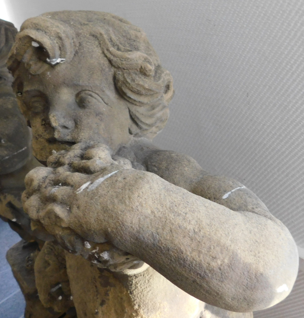 Gartenfigur. Putto auf Sockel. Sandstein. - Image 15 of 17