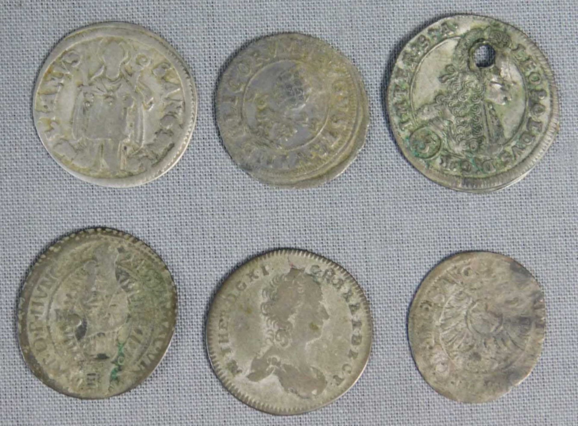 6 alte Münzen. Wohl Silber.