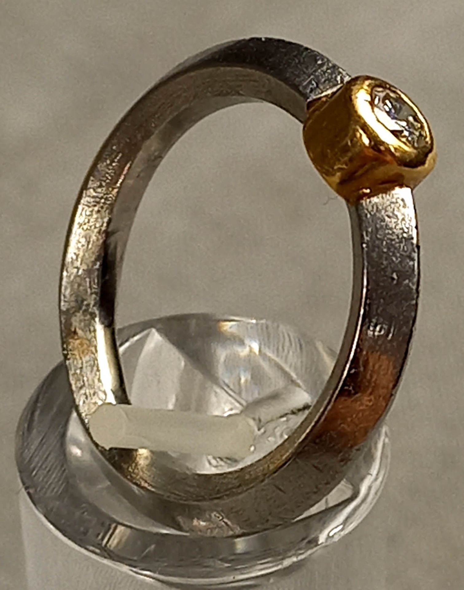 Brilliant Solitär Ring. Circa 0,2 Karat der Diamant. - Bild 4 aus 10