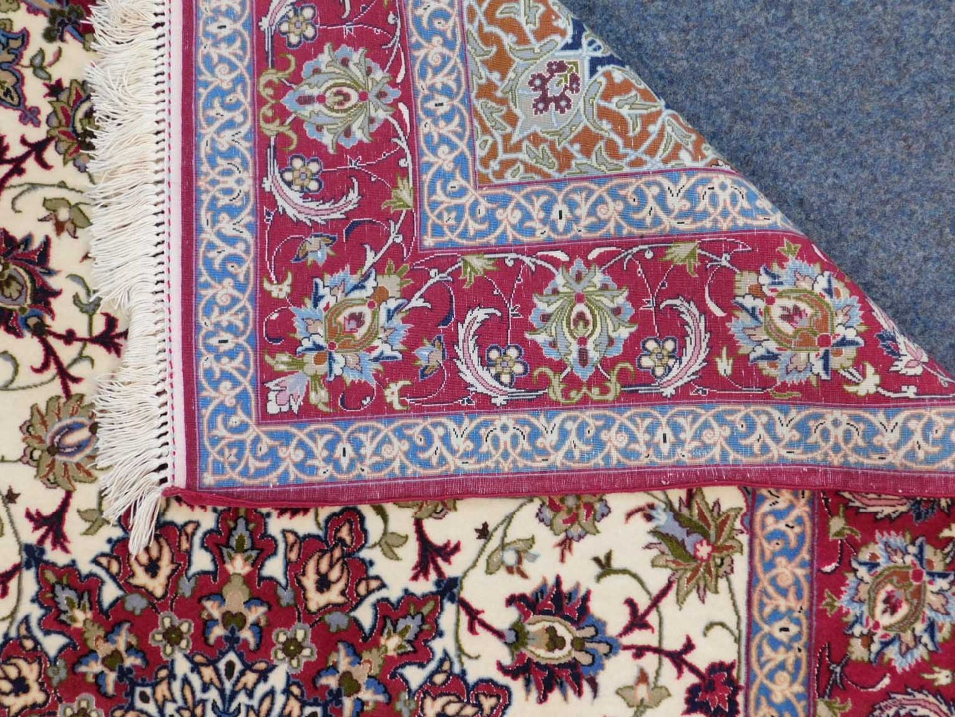 Isfahan. Klassischer Medaillonteppich. Extrem feine Knüpfung. - Bild 5 aus 6