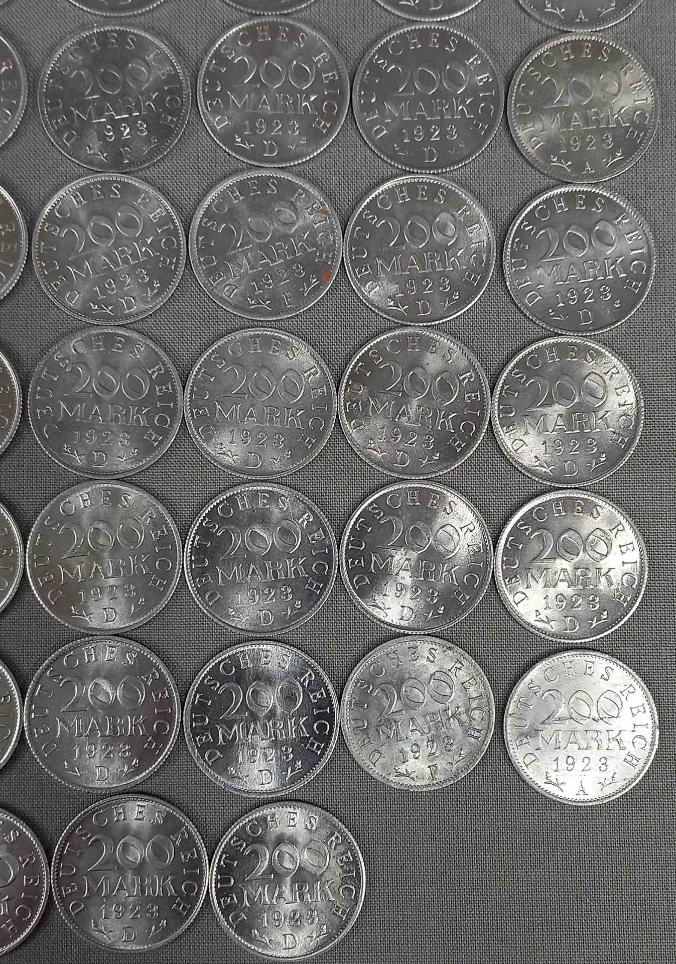 85 Aluminiummünzen. Inflationsgeld 200 Reichsmark. - Image 6 of 17