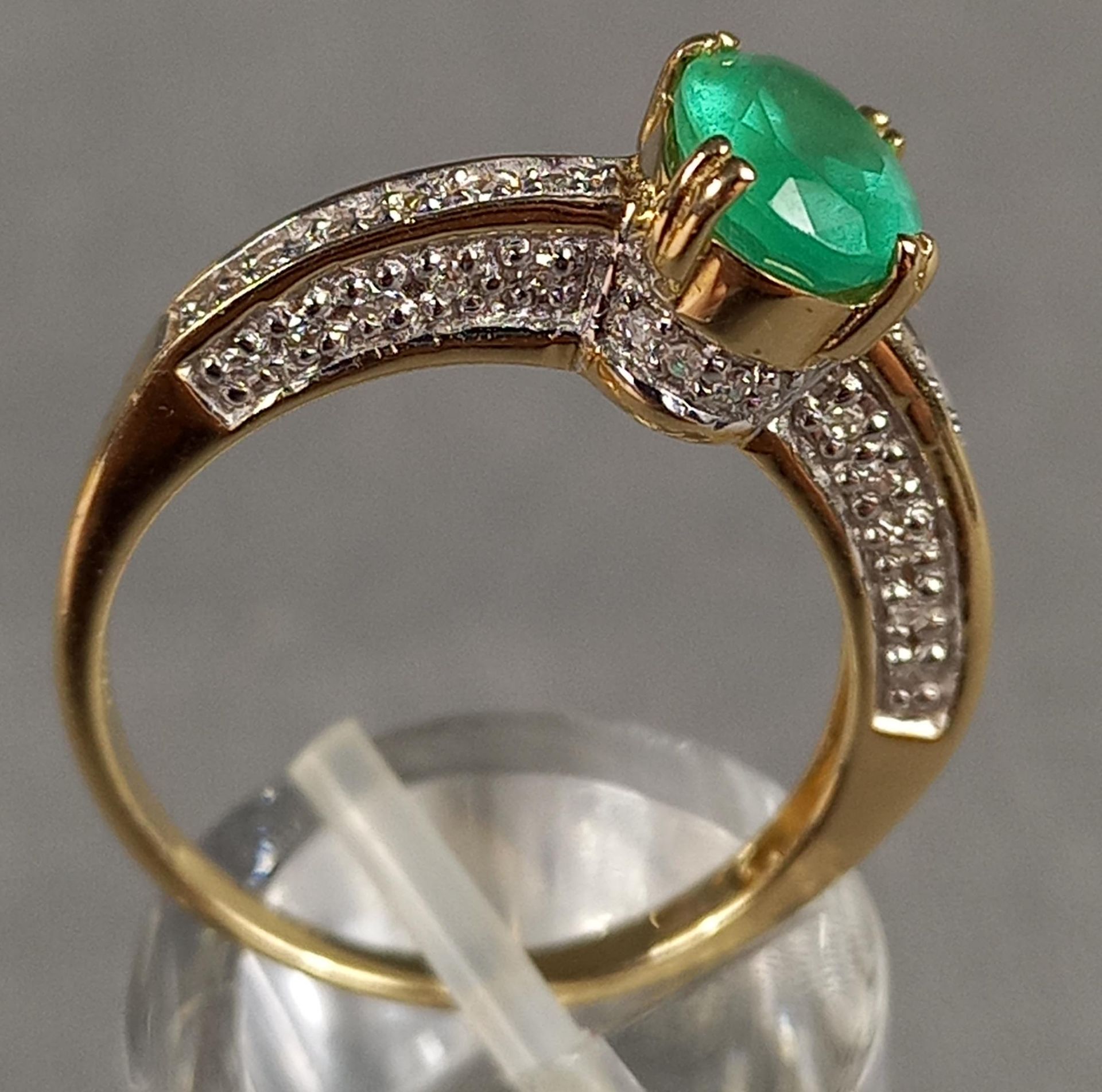 Ring Gold 585 Smaragd und Diamanten.