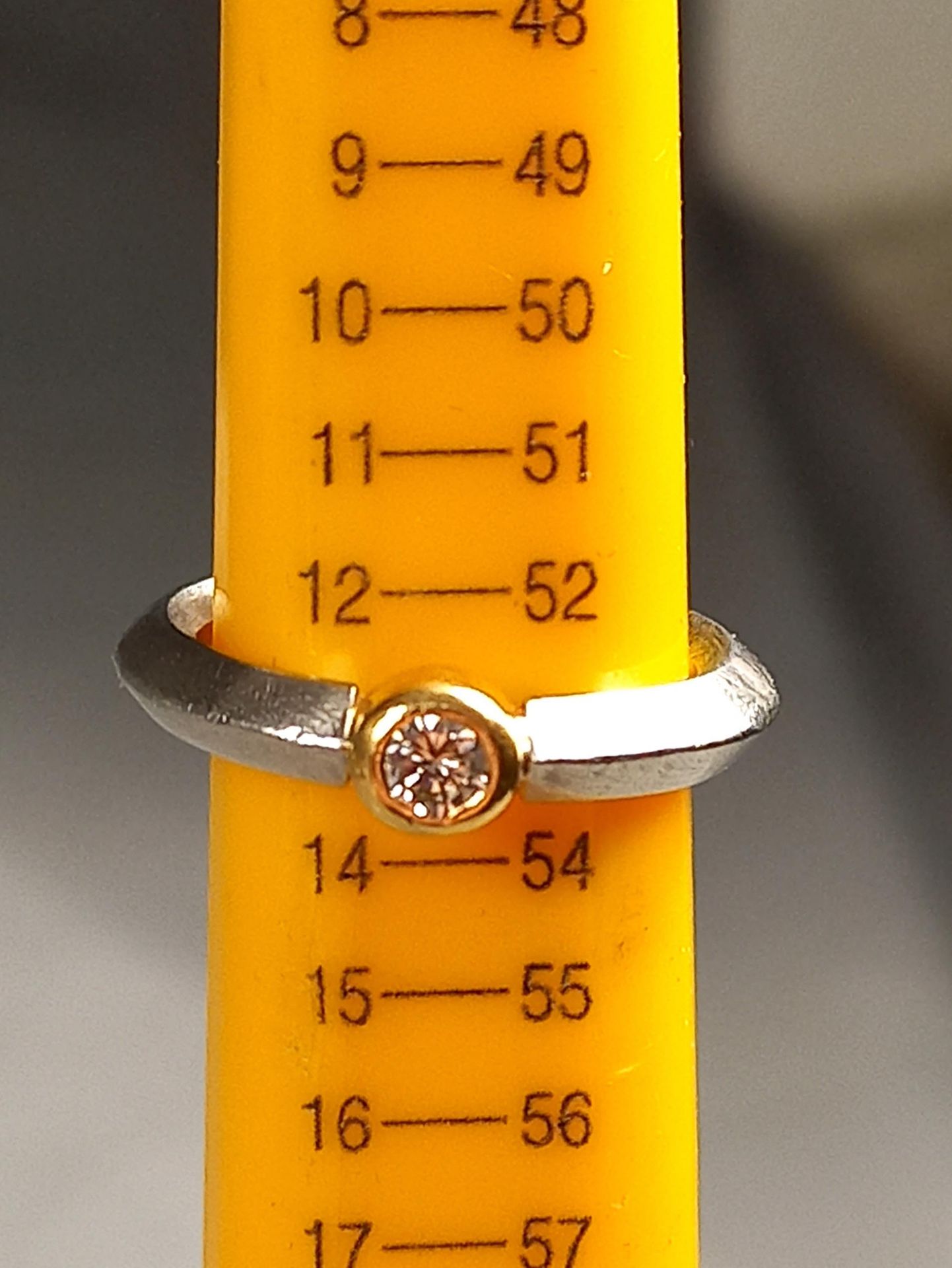 Brilliant Solitär Ring. Circa 0,2 Karat der Diamant. - Bild 8 aus 10