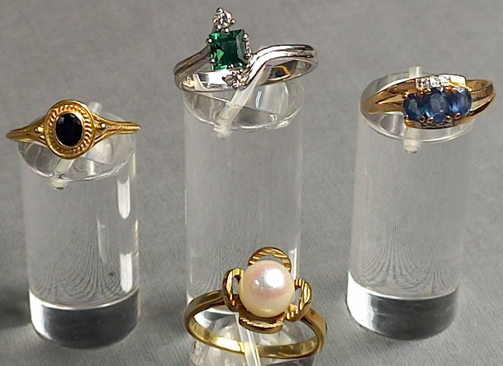 4 Ringe Gold 585 mit Steinen. Saphir, Perle, Turmalin, Diamanten.