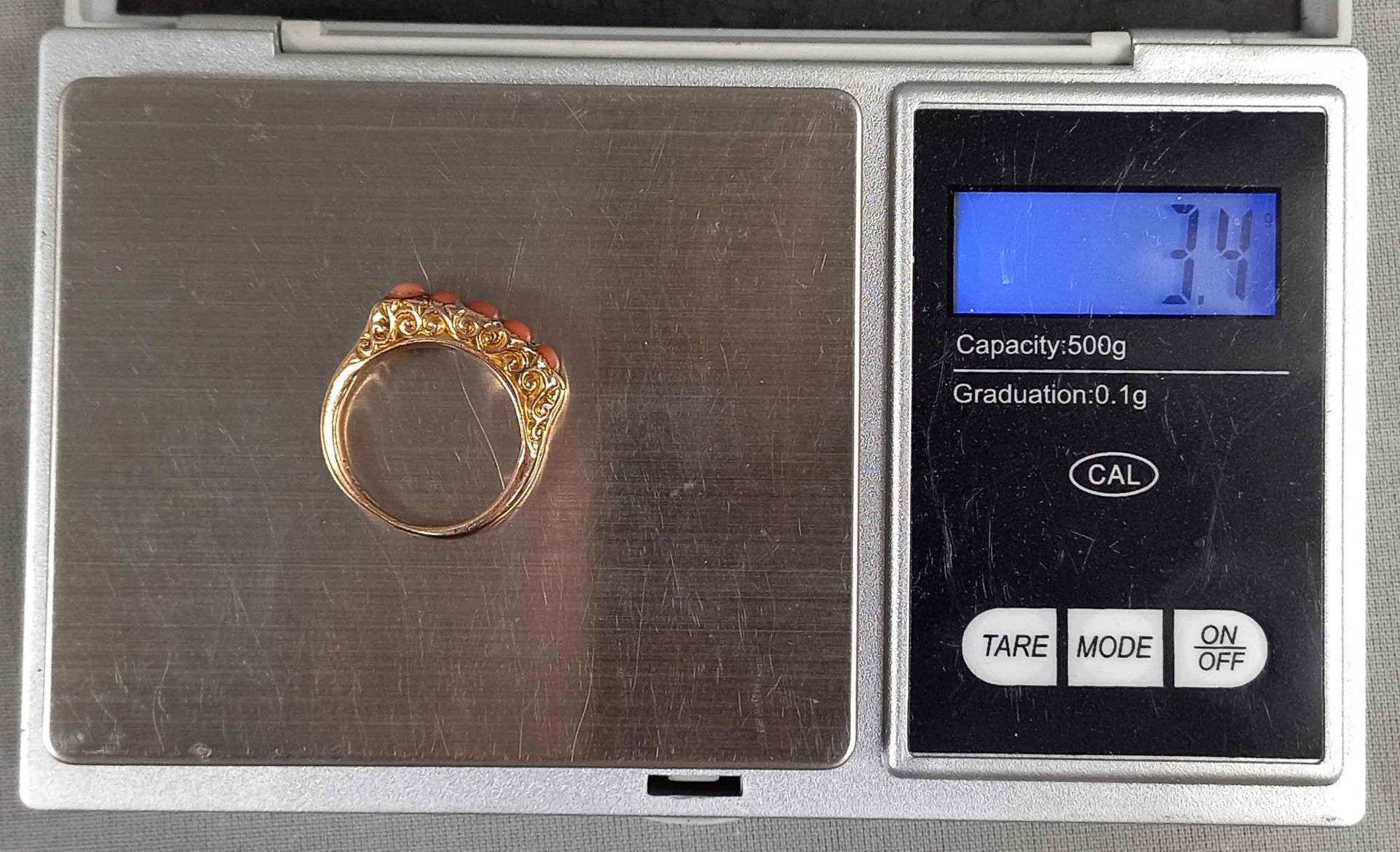 Ring. Gold mit 5 Korallen und kleinen Diamanten, Antikschliff. - Image 12 of 12