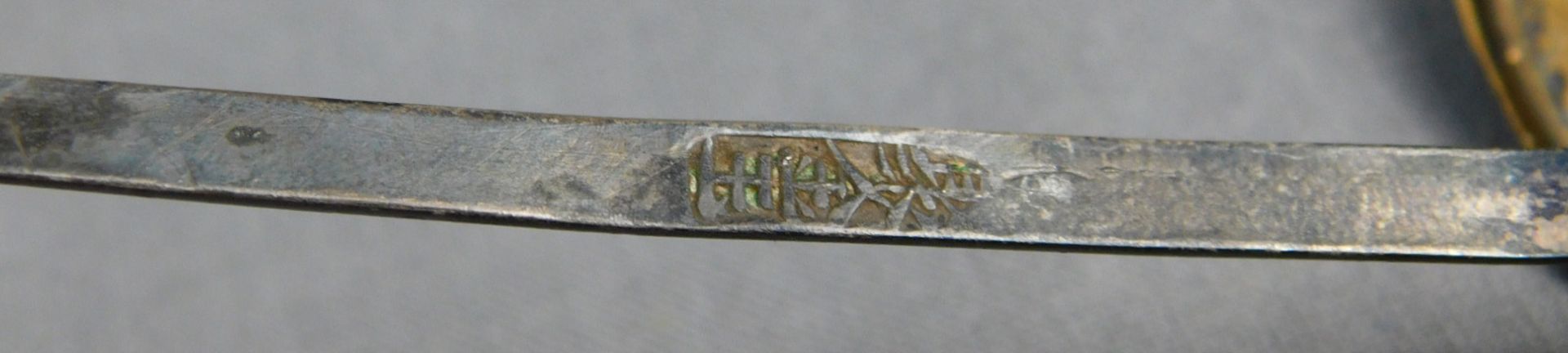 Weihrauchbrenner aus Bronze und 4 Haarnadeln mit Emaile. - Image 23 of 30