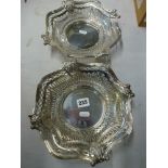 A good pair of Edwardian silver shallow bowls pierced and engraved, London 1906/07, 29.4 ozt WE DO