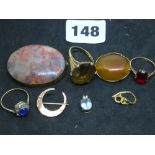9 ct gold comprising: two agate brooches, a crescent moon brooch, smoky quartz ring, blue stone