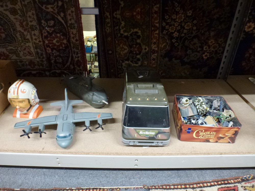 Vintage toys including Lewis Galoob Star Wars terrain and micro sets, Van City Playset, Luke - Image 2 of 2