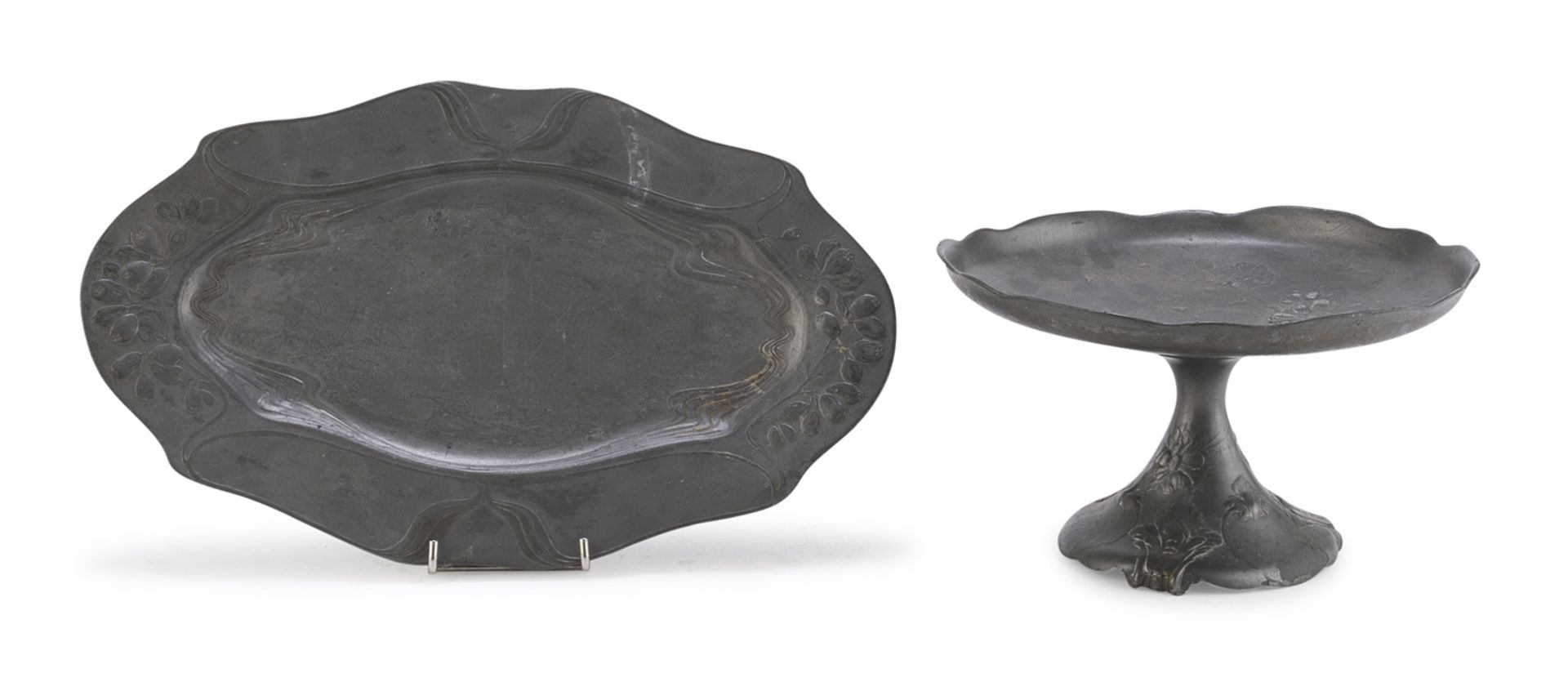 TRAY AND STAND IN PEWTER ART NOUVEAU