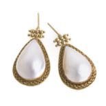 GOLD EARRINGS WITH PEARL