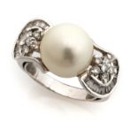 BEAUTIFUL GOLD RING WITH PEARL AND DIAMONDS