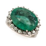 BEAUTIFUL WHITE GOLD RING WITH EMERALD AND DIAMONDS