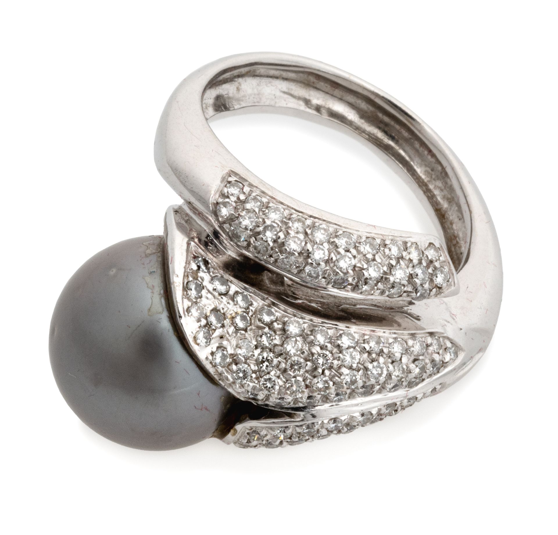 WHITE GOLD CONTRAIRE RING