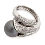 WHITE GOLD CONTRAIRE RING