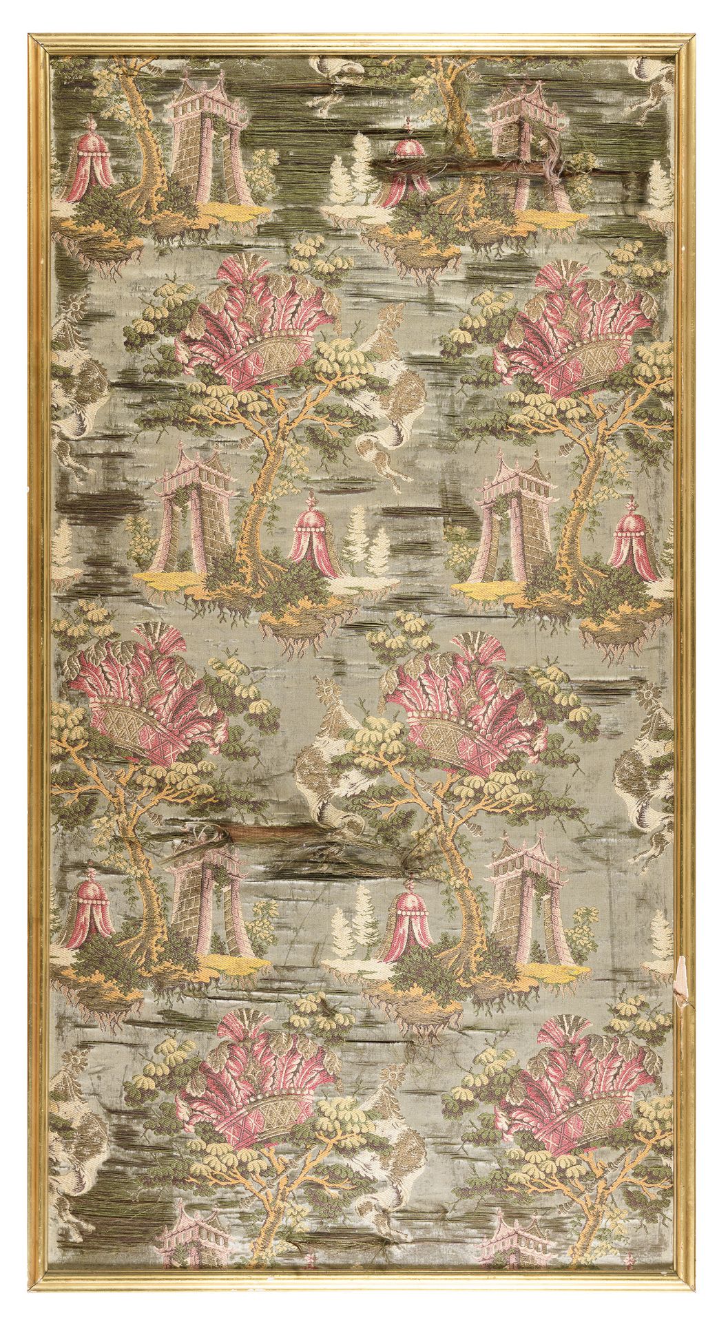 TWO NORTH-EUROPEAN SILK QUILTS WITH CHINESE DECORATION. LATE 19TH CENTURY. DEFECTS AND LACKS. - Bild 2 aus 2