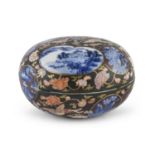 A JAPANESE POLYCHROME ENAMELED PORCELAIN BOX EARLY 20TH CENTURY.