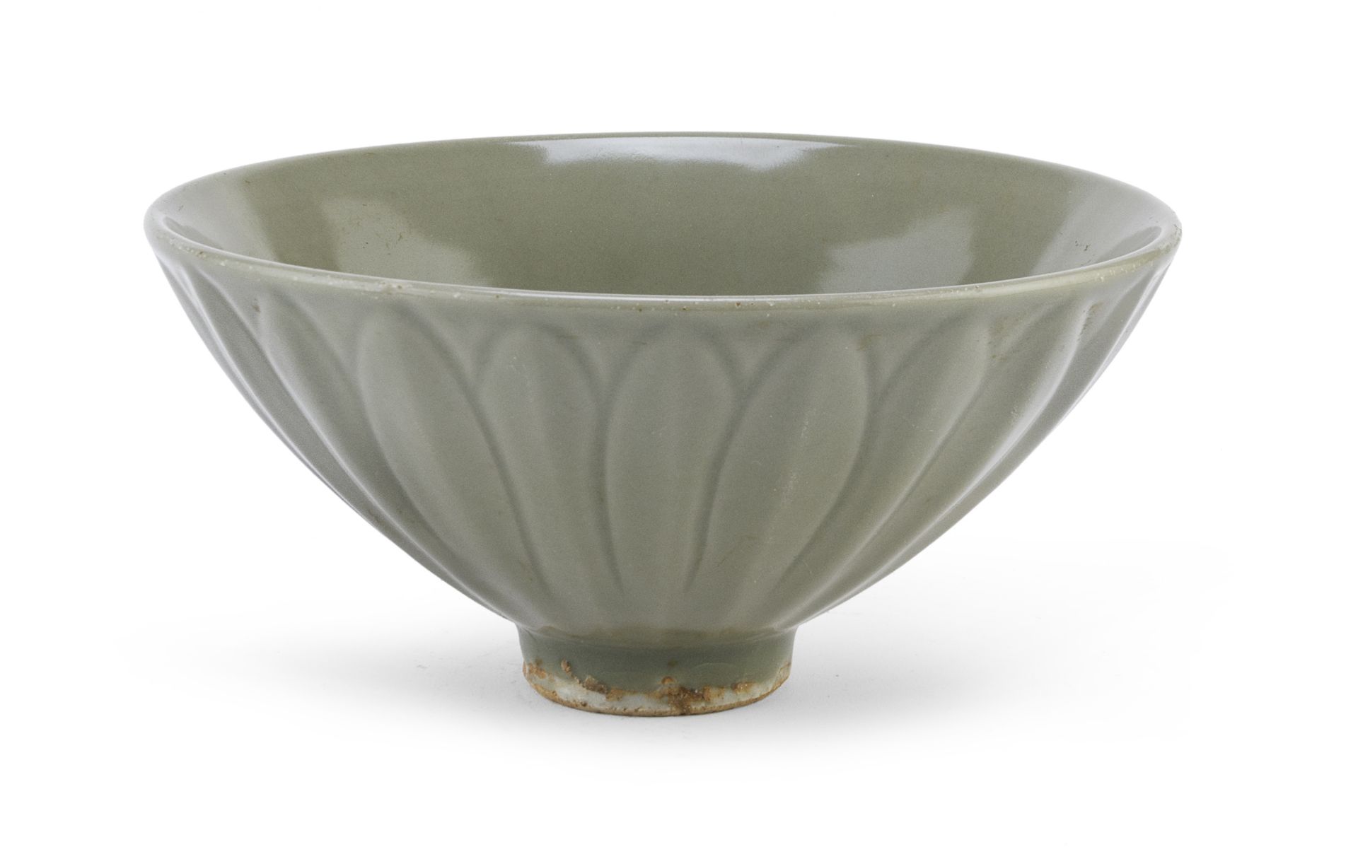A CHINESE CELADON BOWL 20TH CENTURY.