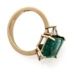 WHITE GOLD RING WITH EMERALD AND DIAMONDS