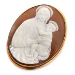 GOLD PENDANT BROOCH WITH CAMEO