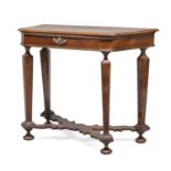 CONSOLE TABLE IN WALNUT 18th CENTURY