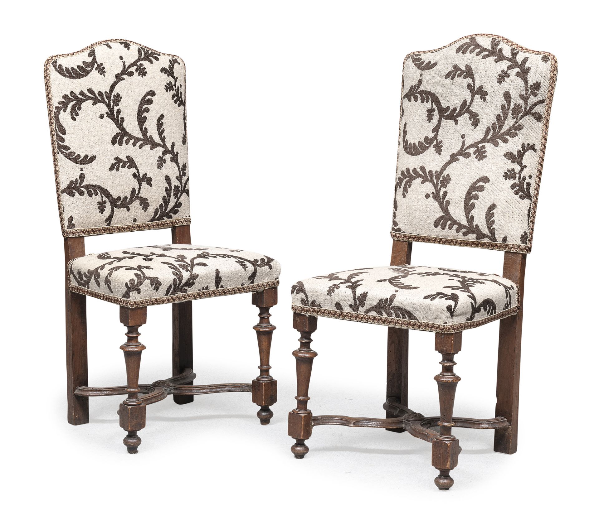PAIR OF CHESTNUT CHAIRS CENTRAL ITALY EARLY 18TH CENTURY