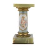 SMALL COLUMN IN PORCELAIN AND GREEN ONYX SEVRES EARLY 20TH CENTURY
