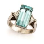 ELEGANT PLATINUM RING WITH AQUAMARINE AND DIAMONDS