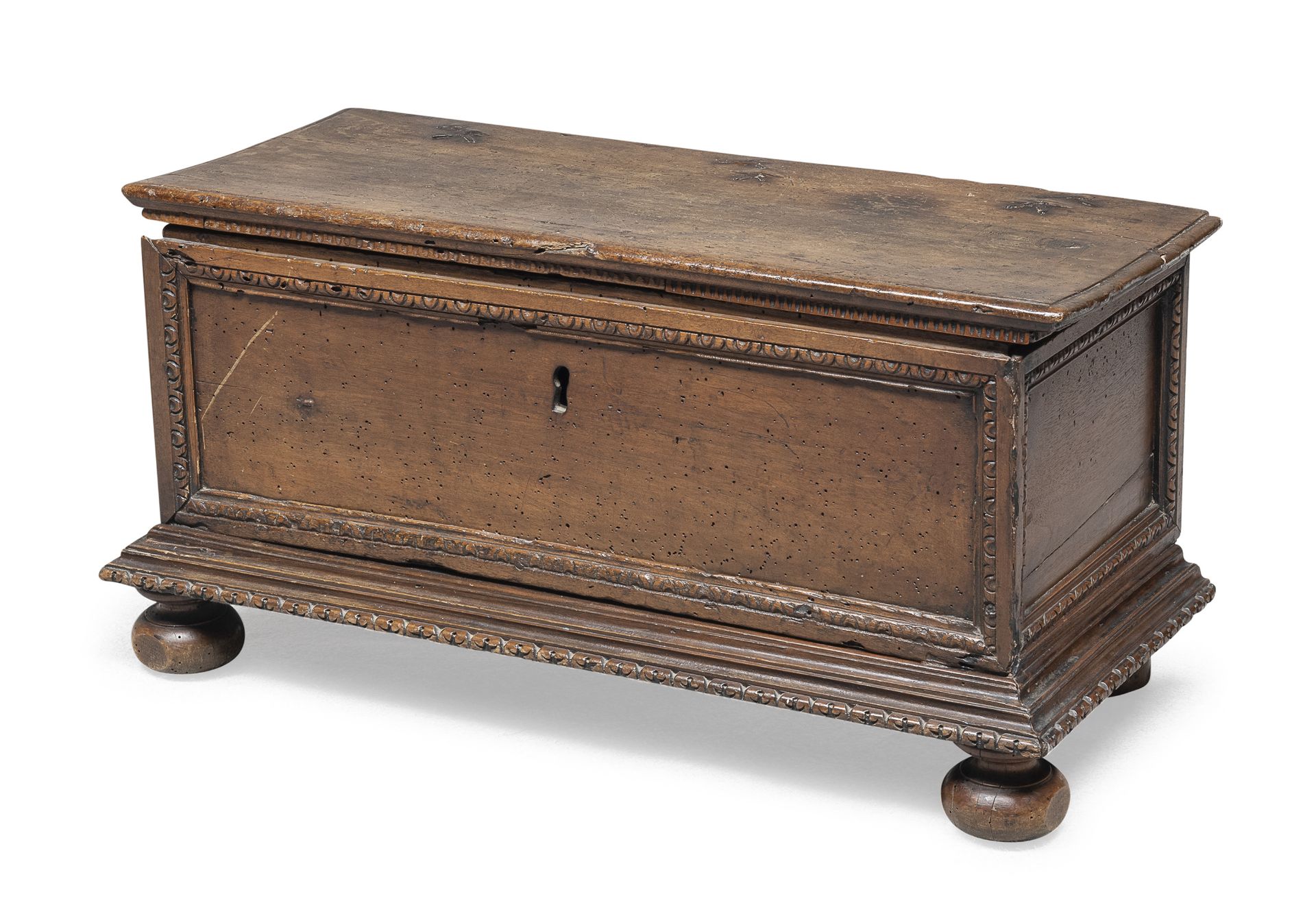 MIGNON WALNUT CHEST PROBABLY EMILIA EARLY 18th CENTURY