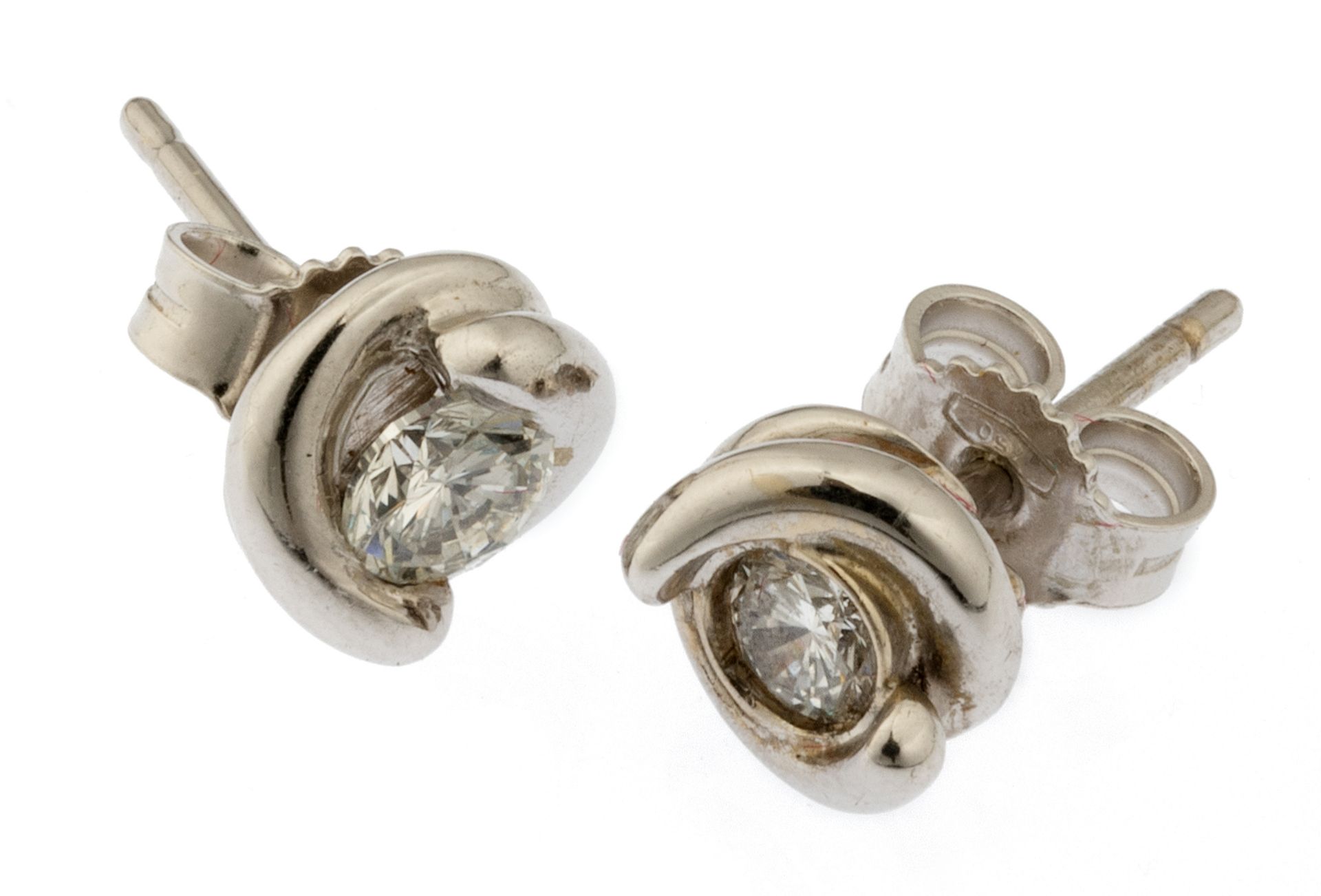 WHITE GOLD EARRINGS WITH DIAMONDS