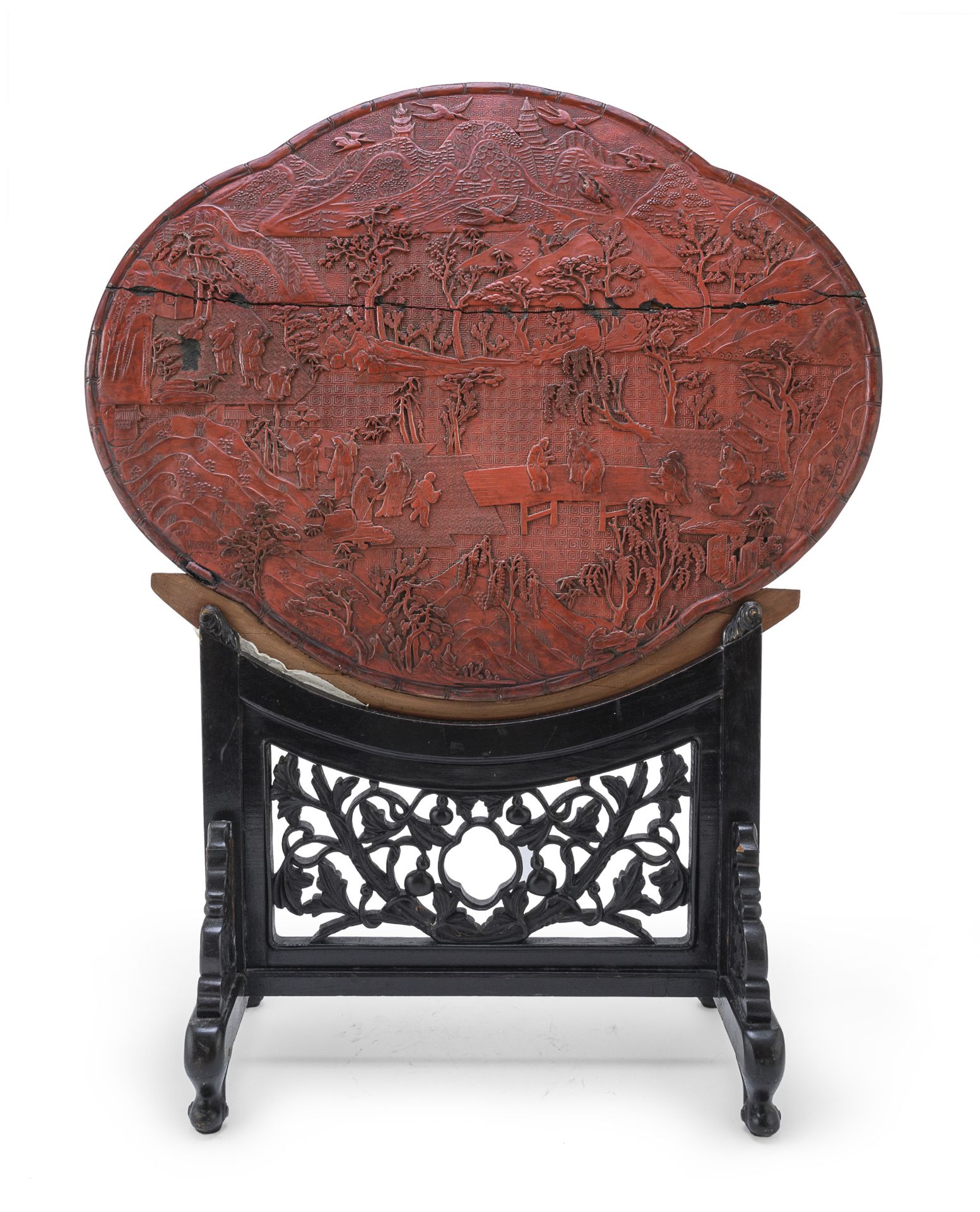 A SMALL RED-LACQUERED WOODEN SCREEN CHINA LATE 19TH-EARLY 20TH CENTURY