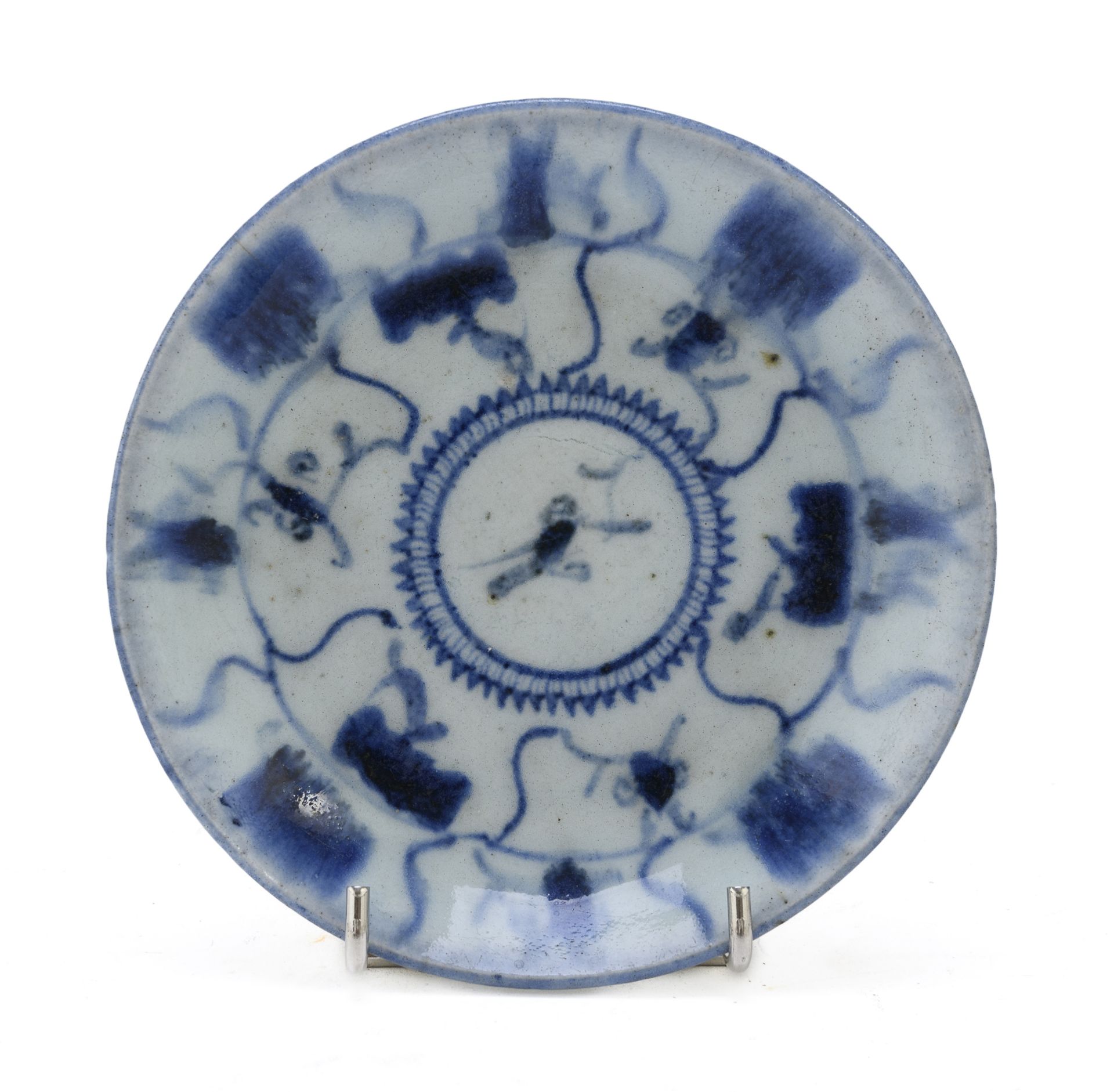 A SMALL WHITE AND BLUE PORCELAIN DISH CHINA 19TH CENTURY