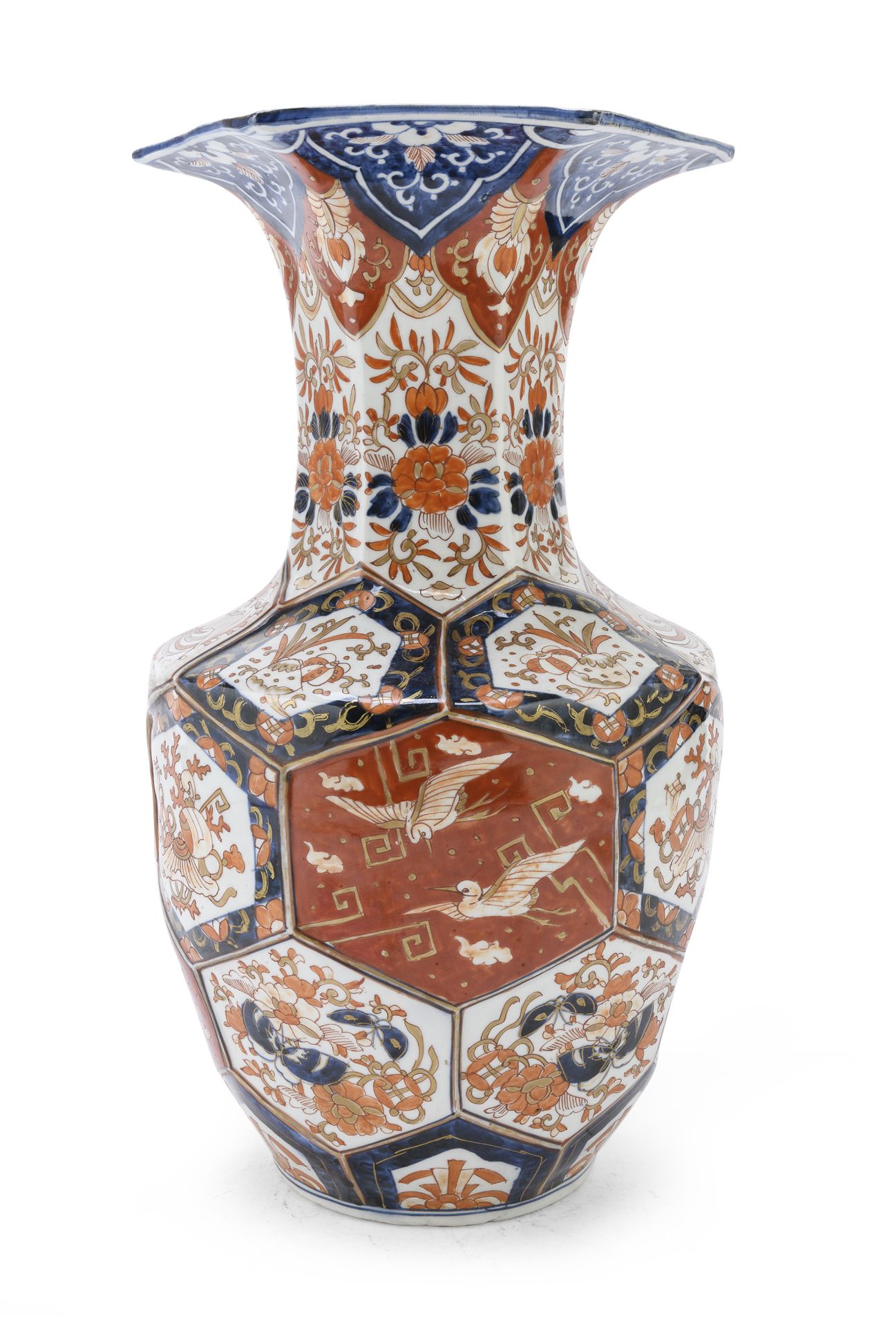 A POLYCHROME DECORATED PORCELAIN VASE JAPAN LATE 19TH CENTURY