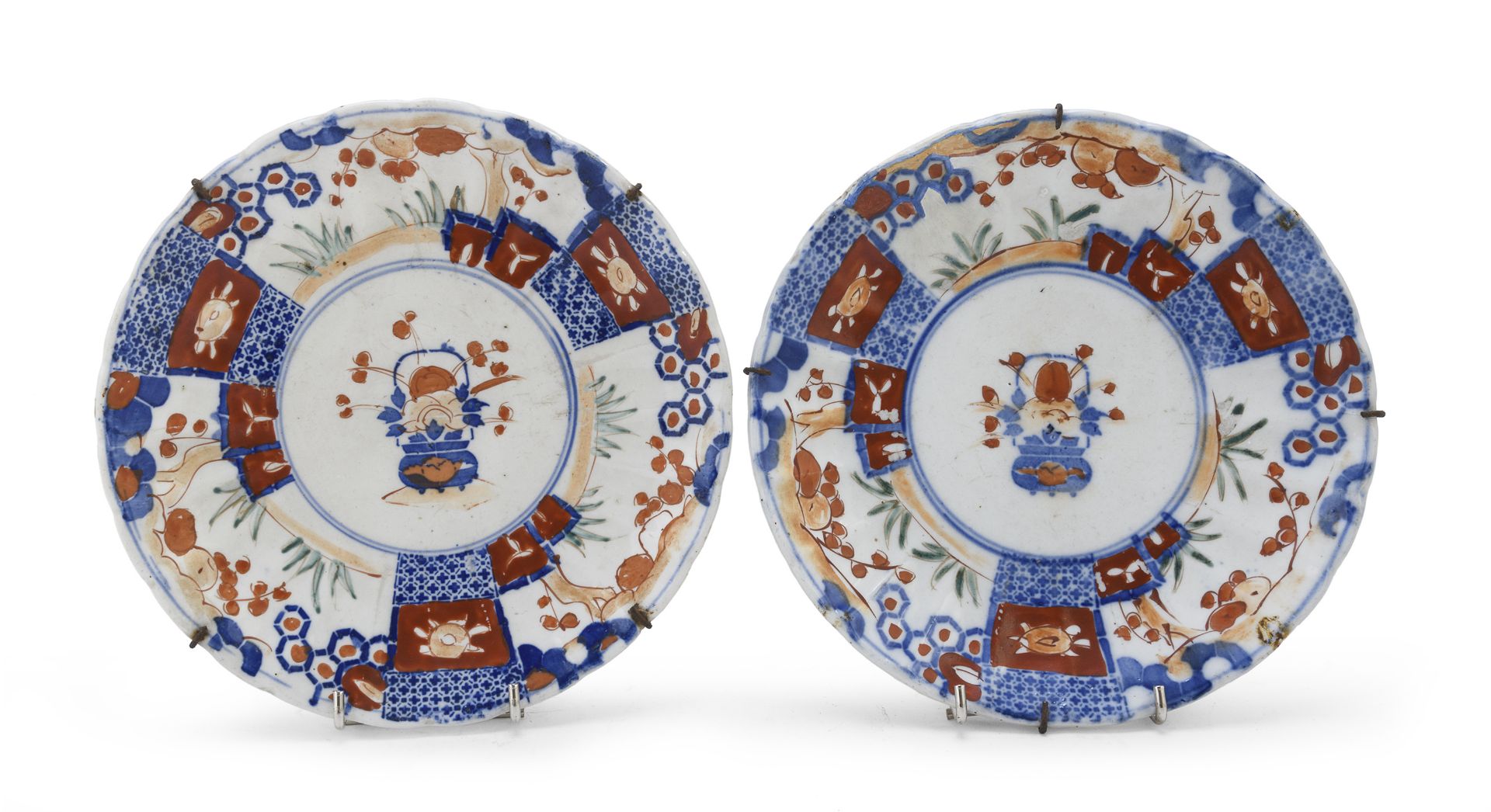 A PAIR OF PORCELAIN ENAMELED DISHES JAPAN LATE 19TH CENTURY