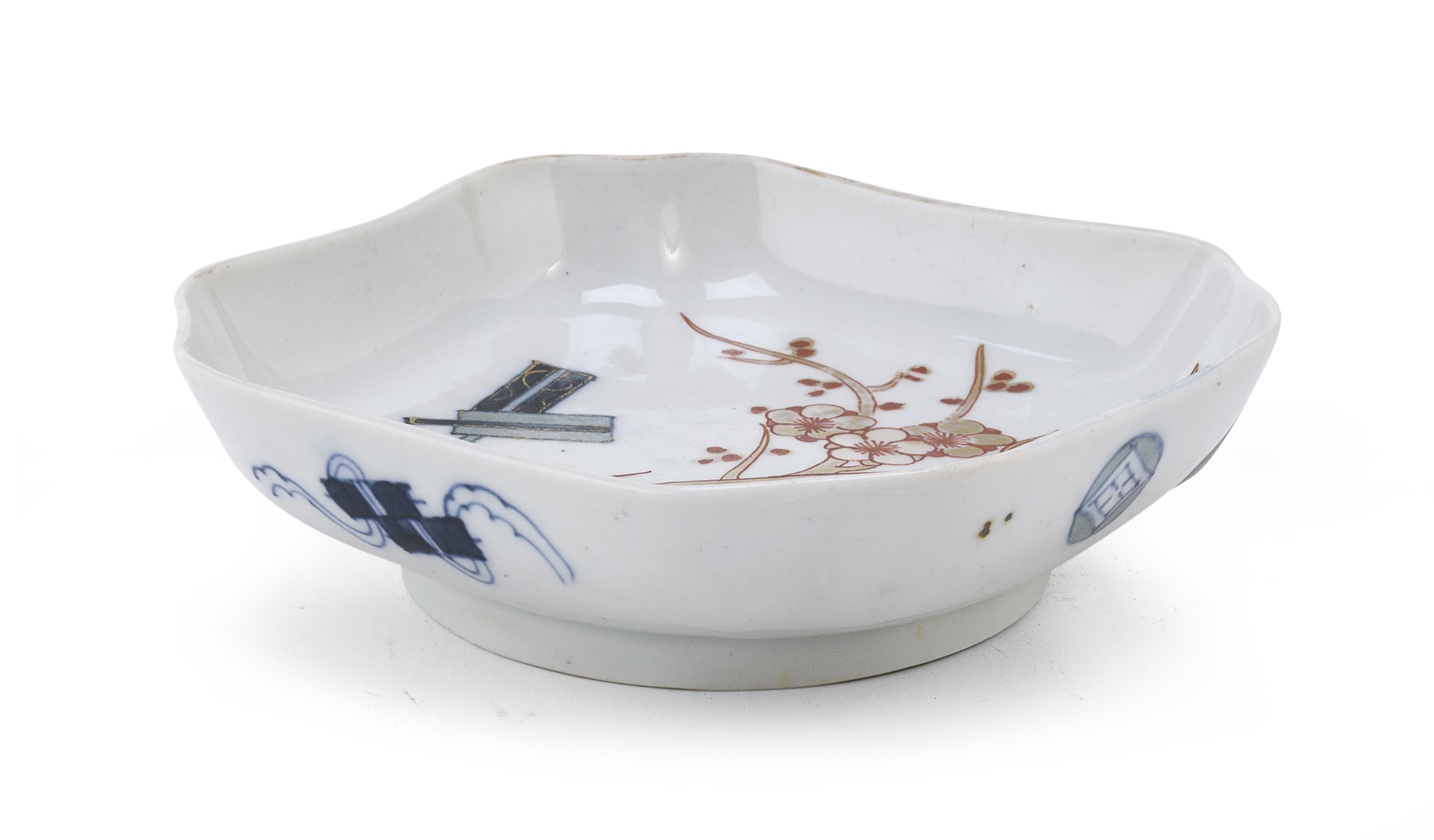 A PORCELAIN ENEMELED DISH JAPAN 20TH CENTURY - Image 2 of 2