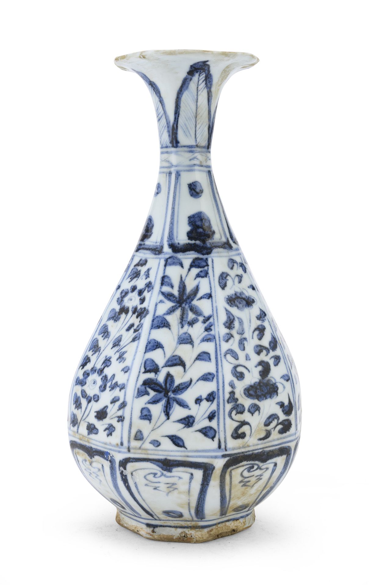 A BLUE AND WHITE PORCELAIN VASE CHINA 19TH CENTURY