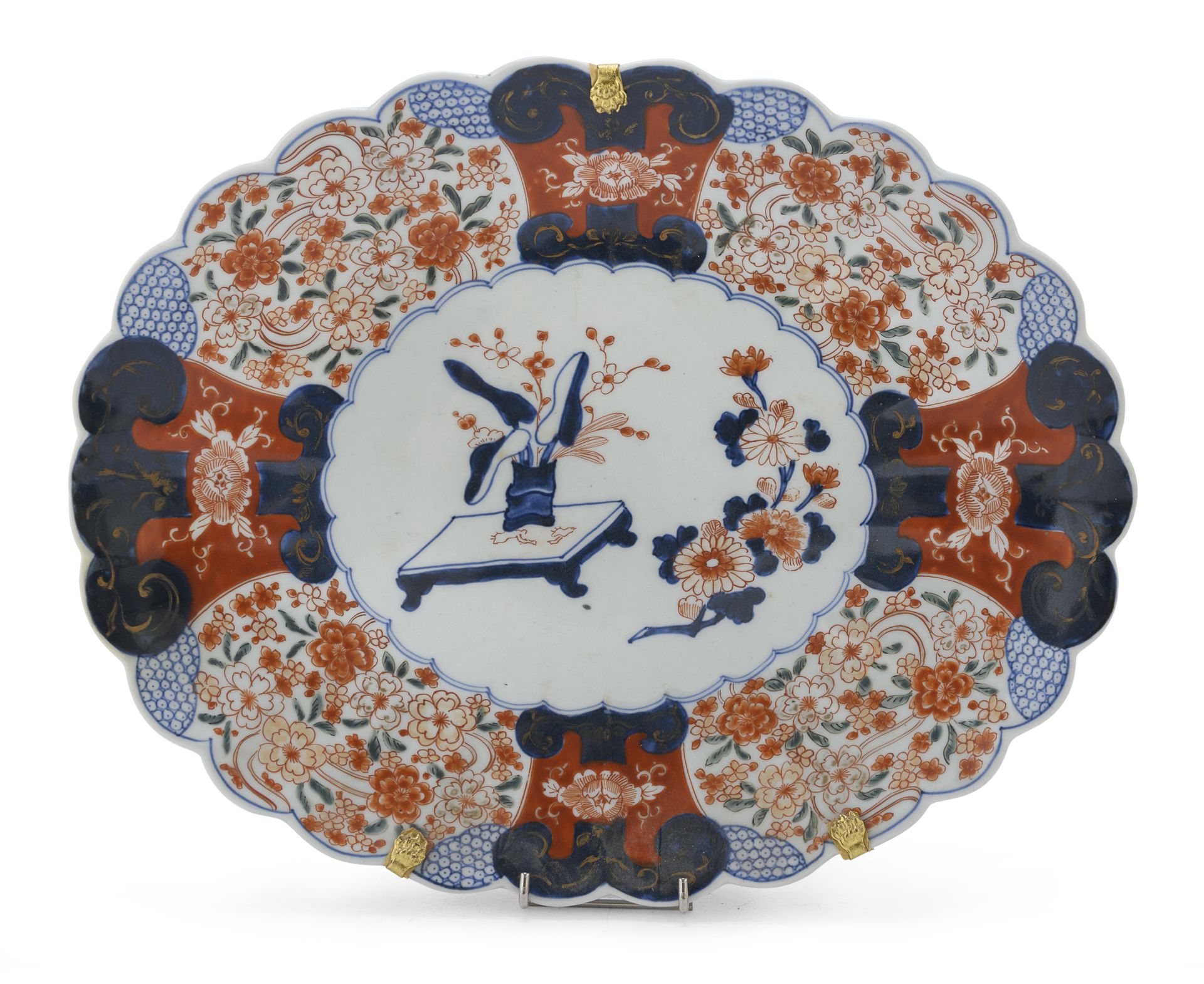 A PORCELAIN ENAMELED DISH JAPAN SECOND HALF 19TH CENTURY