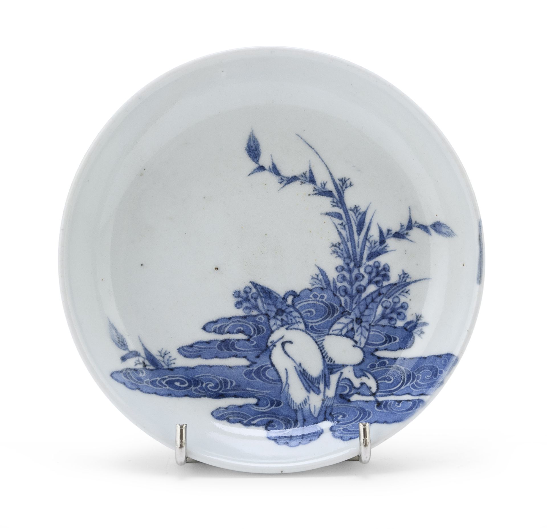 A SMALL WHITE AND BLUE PORCELAIN DISH ARITA JAPAN 1670/1680