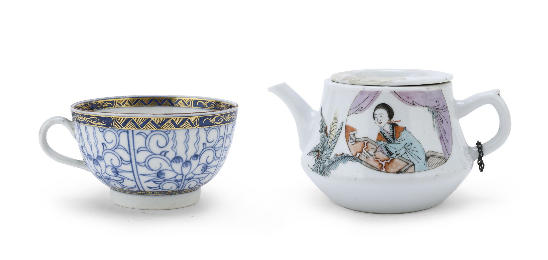 CUP AND TEA-POT IN PORCELAIN. CHINA 20TH CENTURY