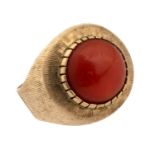 GOLD RING WITH CORAL