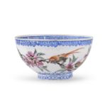 A SMALL CHINESE POLYCHROME ENAMELED PORCELAIN BOWL 20TH CENTURY