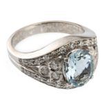 WHITE GOLD RING WITH CENTRAL AQUAMARINE AND DIAMONDS