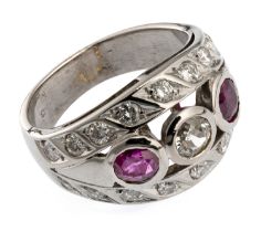 WHITE GOLD RING WITH RUBIES AND DIAMOND