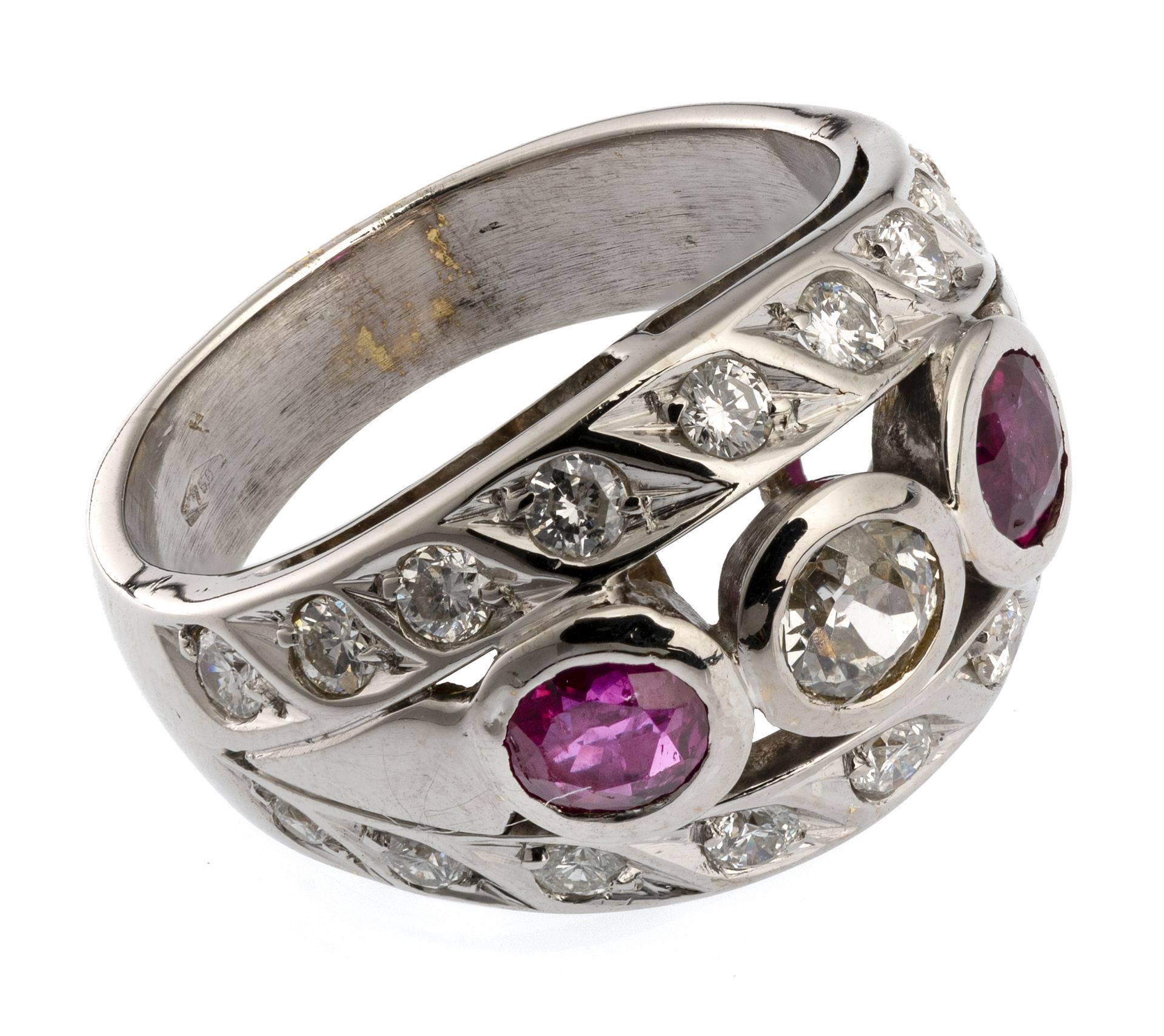 WHITE GOLD RING WITH RUBIES AND DIAMOND