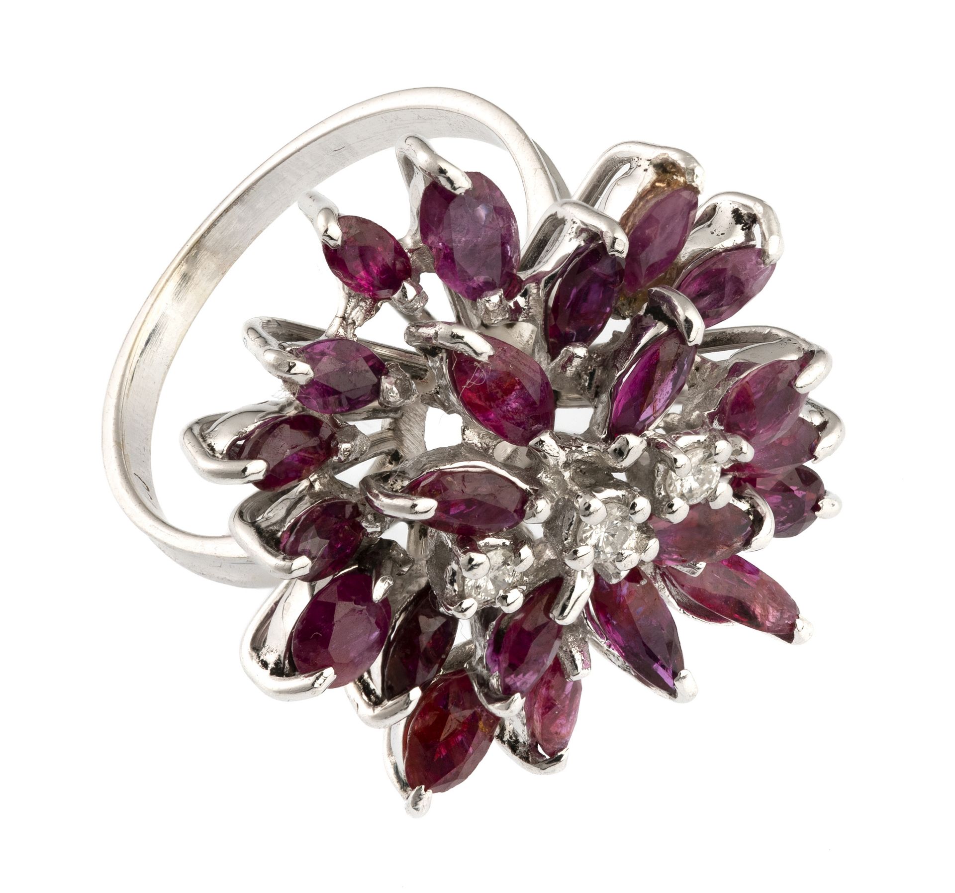 WHITE GOLD RING WITH DIAMONDS AND RUBIES