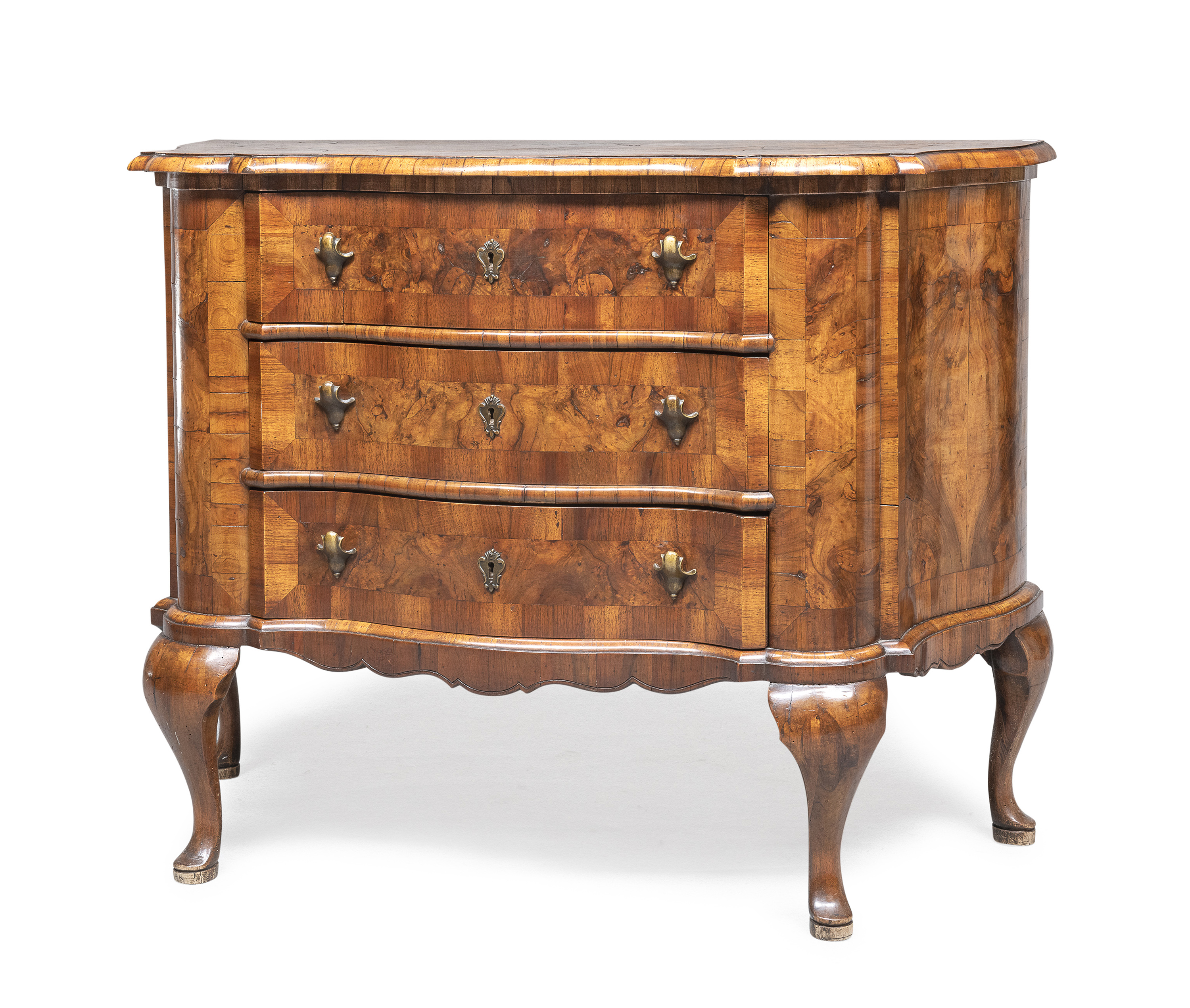 BRIAR WALNUT COMMODE BOLOGNESE STYLE EARLY 20TH CENTURY