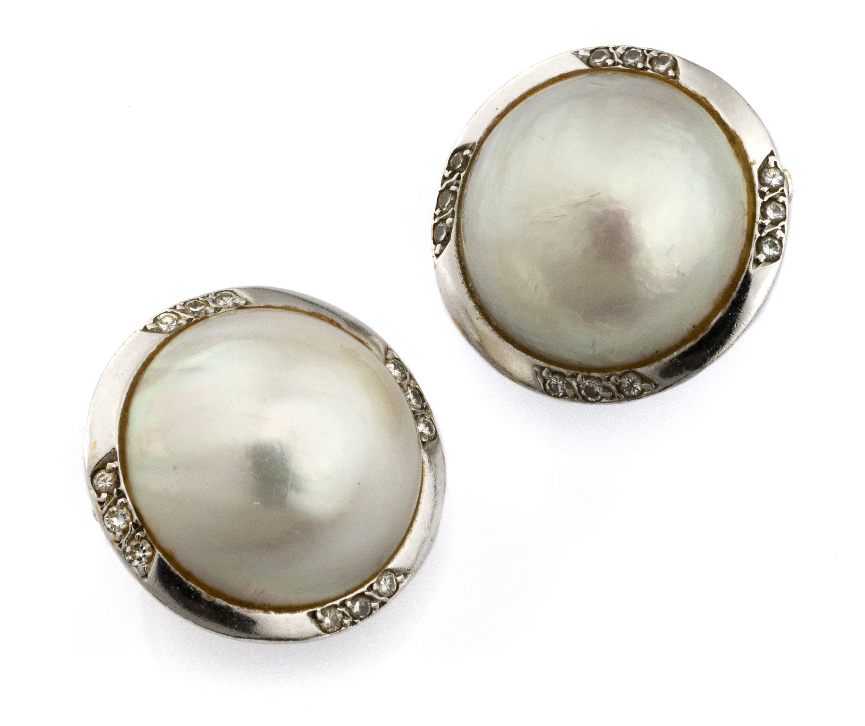 WHITE GOLD EARRINGS WITH MABÉ PEARLS AND DIAMONDS