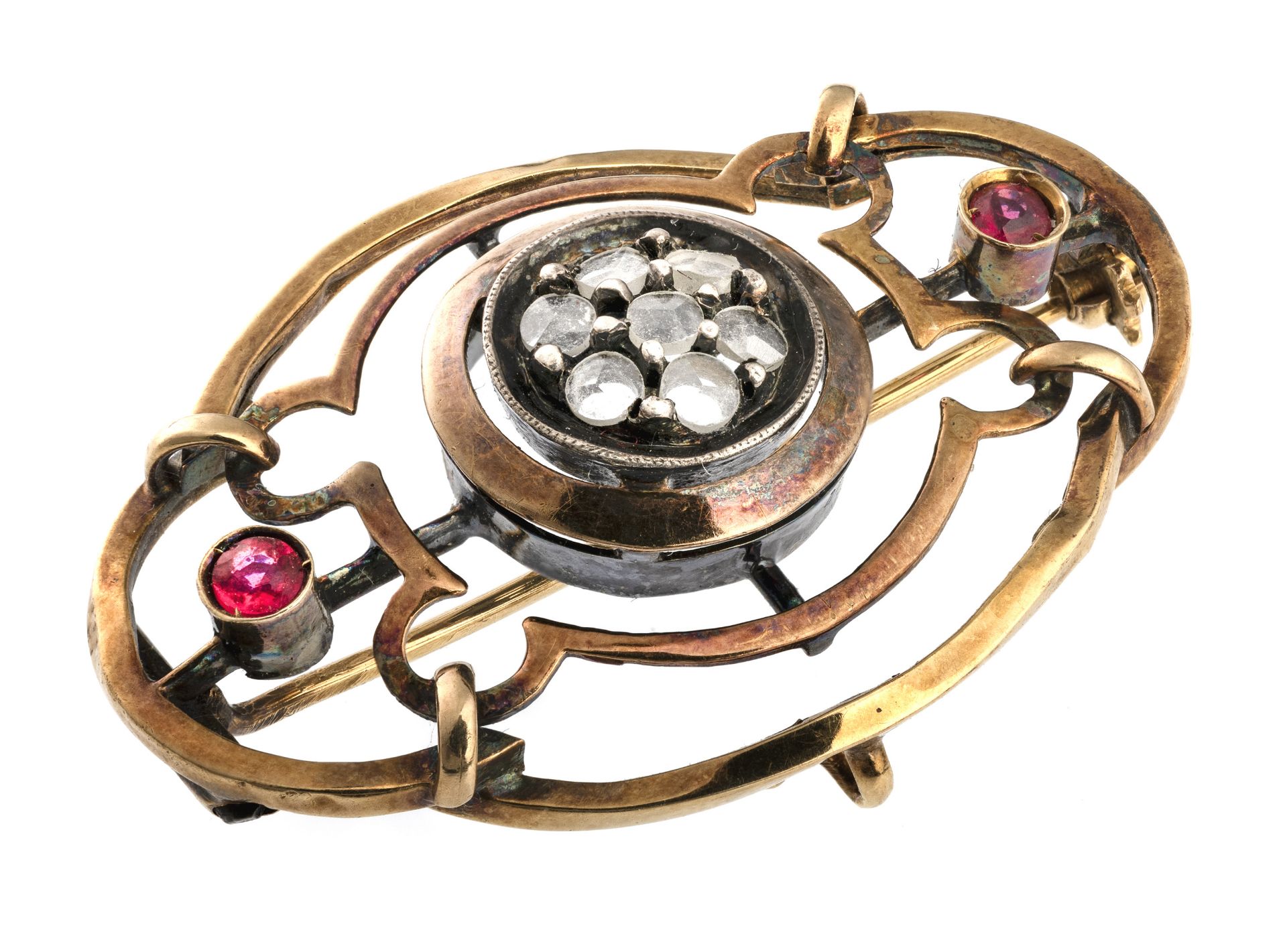 GOLD BROOCH WITH DIAMONDS AND RED HARDSTONES