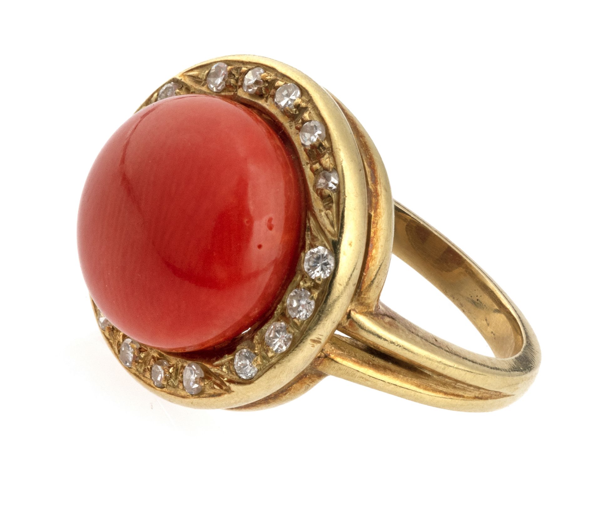WHITE GOLD RING WITH CORAL AND DIAMONDS